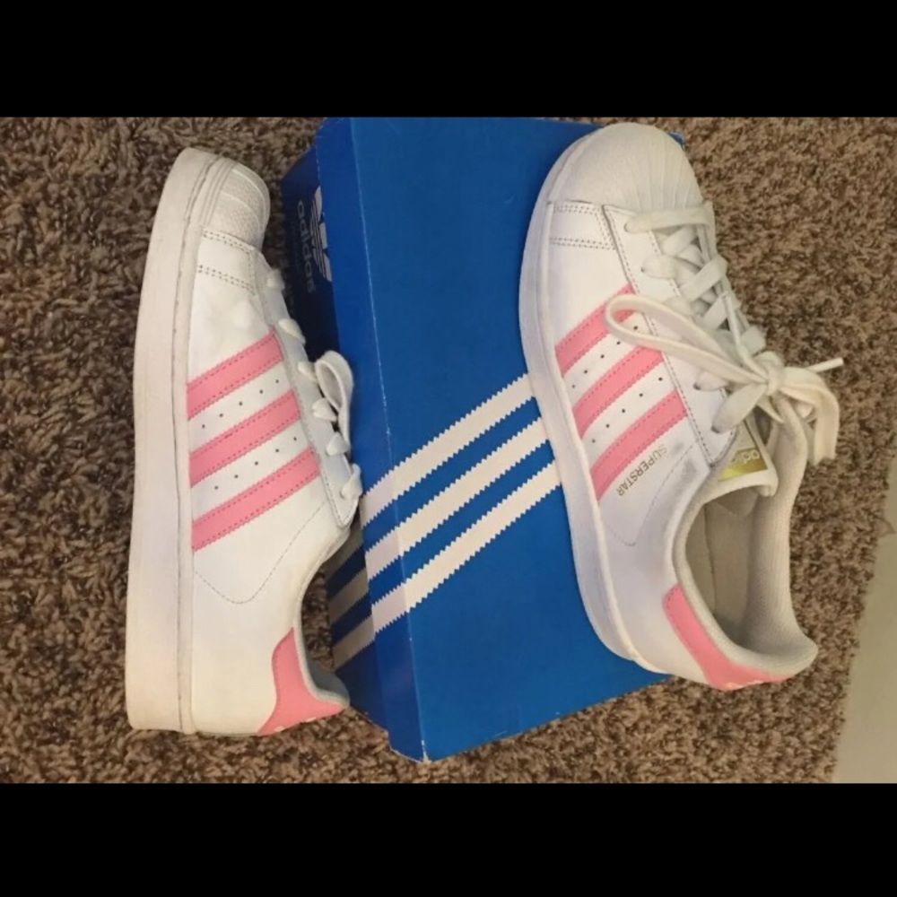 Girls size 6 Adidas pink superstars